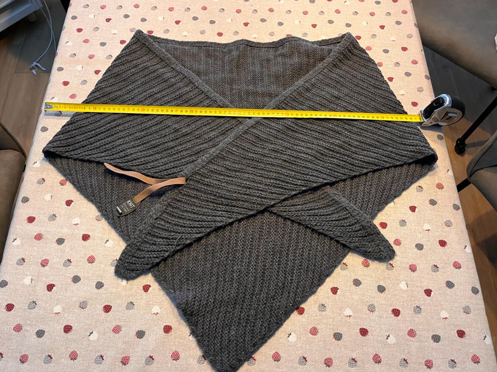 Knit Factory Sjaal Grijs - Zo goed als nieuw, Ophalen of Verzenden, Zo goed als nieuw, Maat 46/48 (XL) of groter, Sjaal