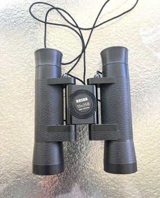 Zeiss compact verrekijker 10x25B, Dakkant (recht), Ophalen of Verzenden, Zo goed als nieuw, 8 tot 12x