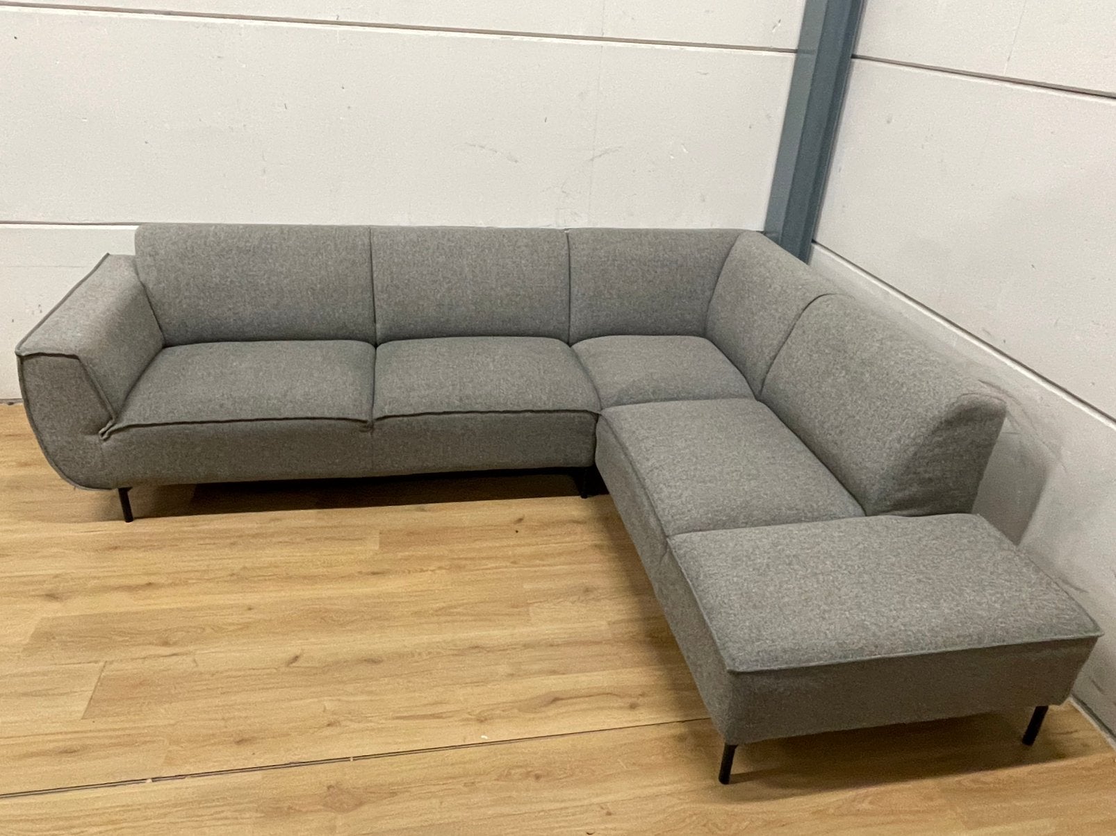Mooie luxe moderne grijze hoekbank - GEREINIGD!!!, Ophalen, 250 tot 300 cm, Luxe, Hoekbank