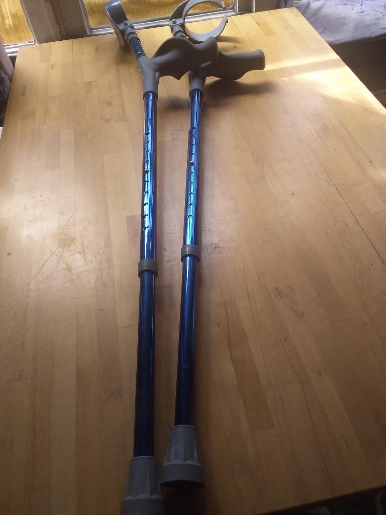 Loopstokken met armsteun, Diversen, Wandelstokken, Ophalen of Verzenden, Verstelbaar, Gebruikt