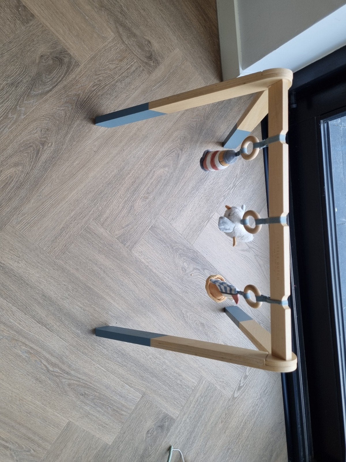 Houten babygym met speeltjes, Ophalen, Gebruikt