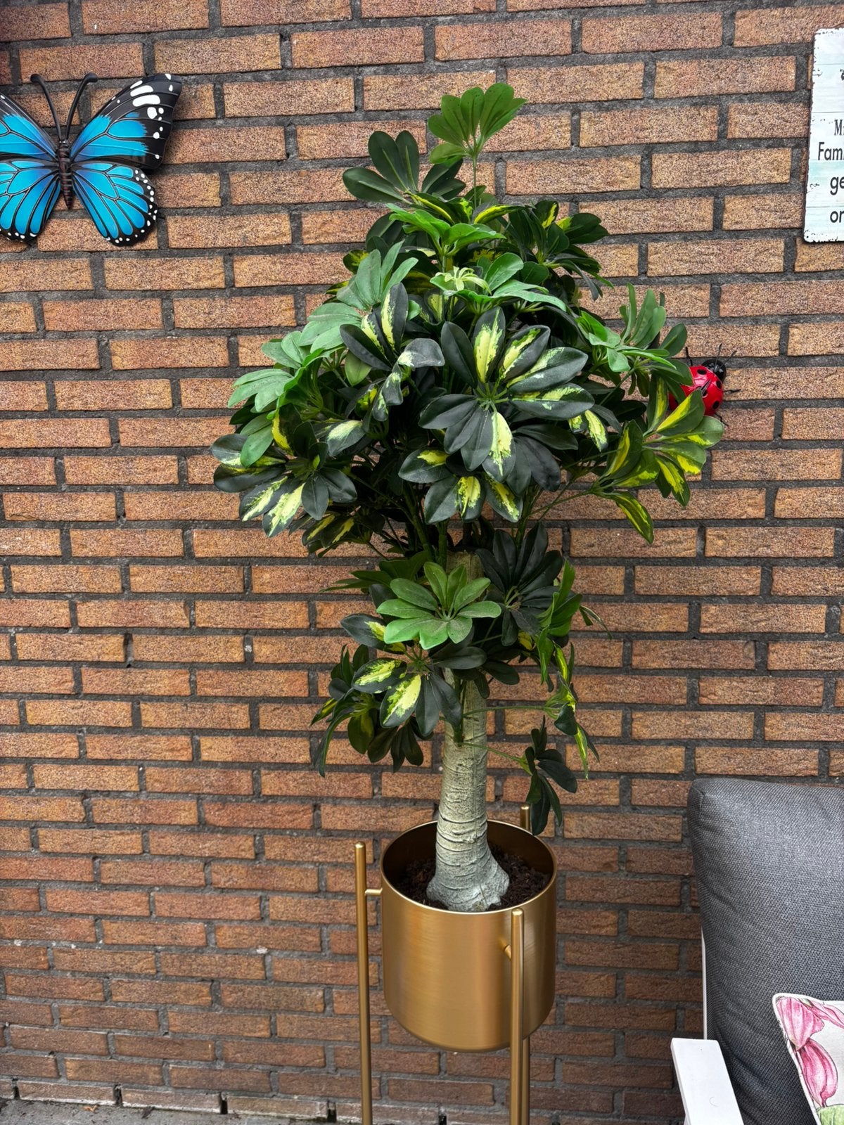 Nep plant hoog met gouden staande pot, Ophalen of Verzenden, Zo goed als nieuw