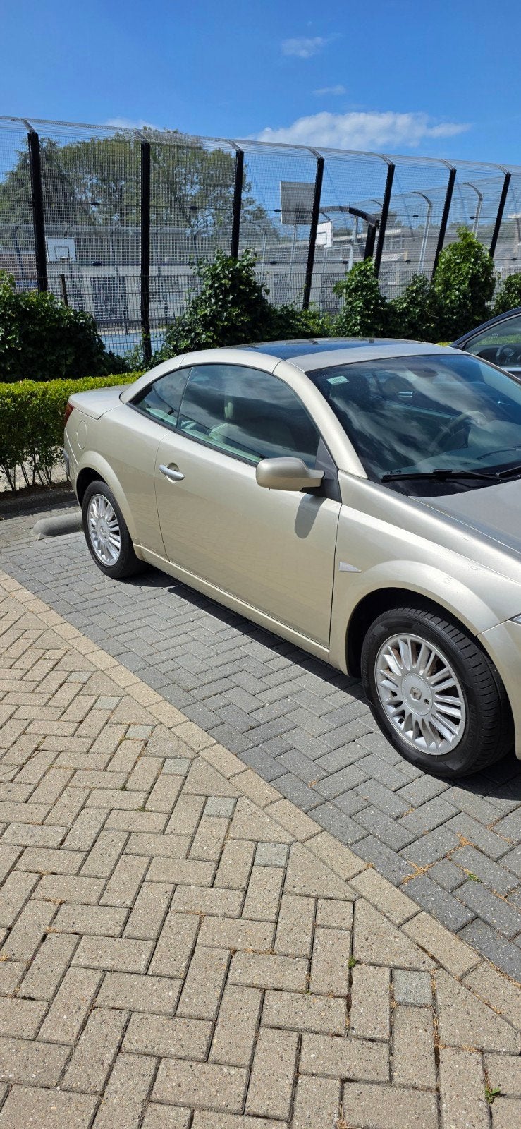 Renault Mégane 2.0 16V Cabrio AUT E4 2006 Beige, Auto's, 1998 cc, 4 cilinders, Cabriolet, 4 stoelen
