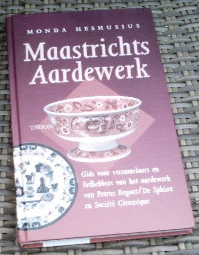 Maastrichts aardewerk. Monda Heshusius.ISBN 9051217277., Ophalen of Verzenden, Zo goed als nieuw