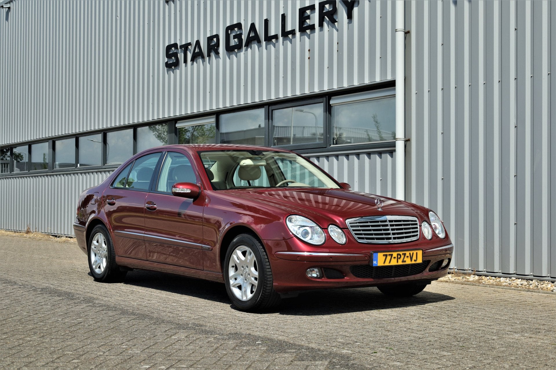 Mercedes-Benz E-Klasse E 200 K. Elegance 91500km Youngtimer, Auto's, Automaat, Achterwielaandrijving, Gebruikt, Beige