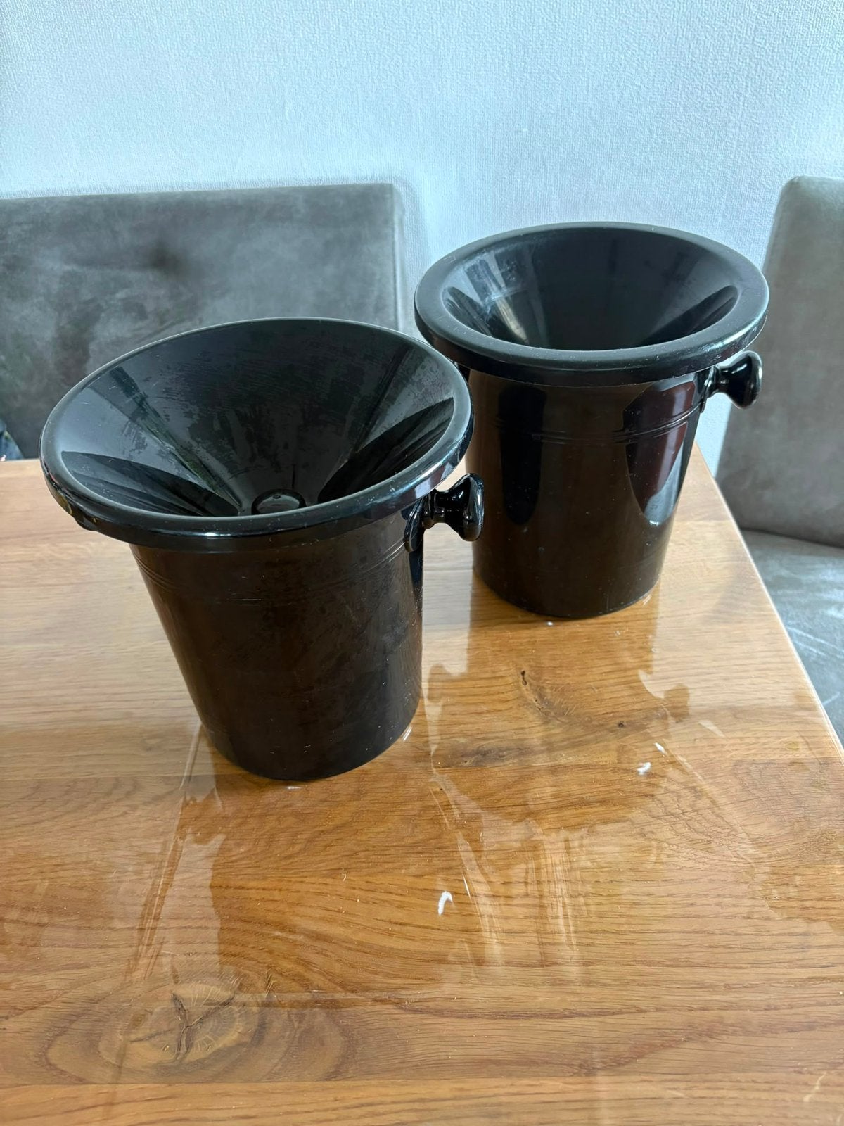 2 wijnproeverij spittoons (spuugbakken), Ophalen, Zo goed als nieuw, Kunststof