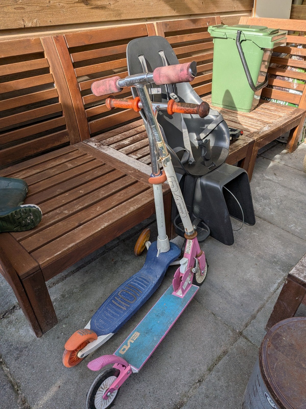 Twee gebruikte kindersteppen (roze en blauw), Ophalen, Gebruikt, Gewone step, EVO, B-Square