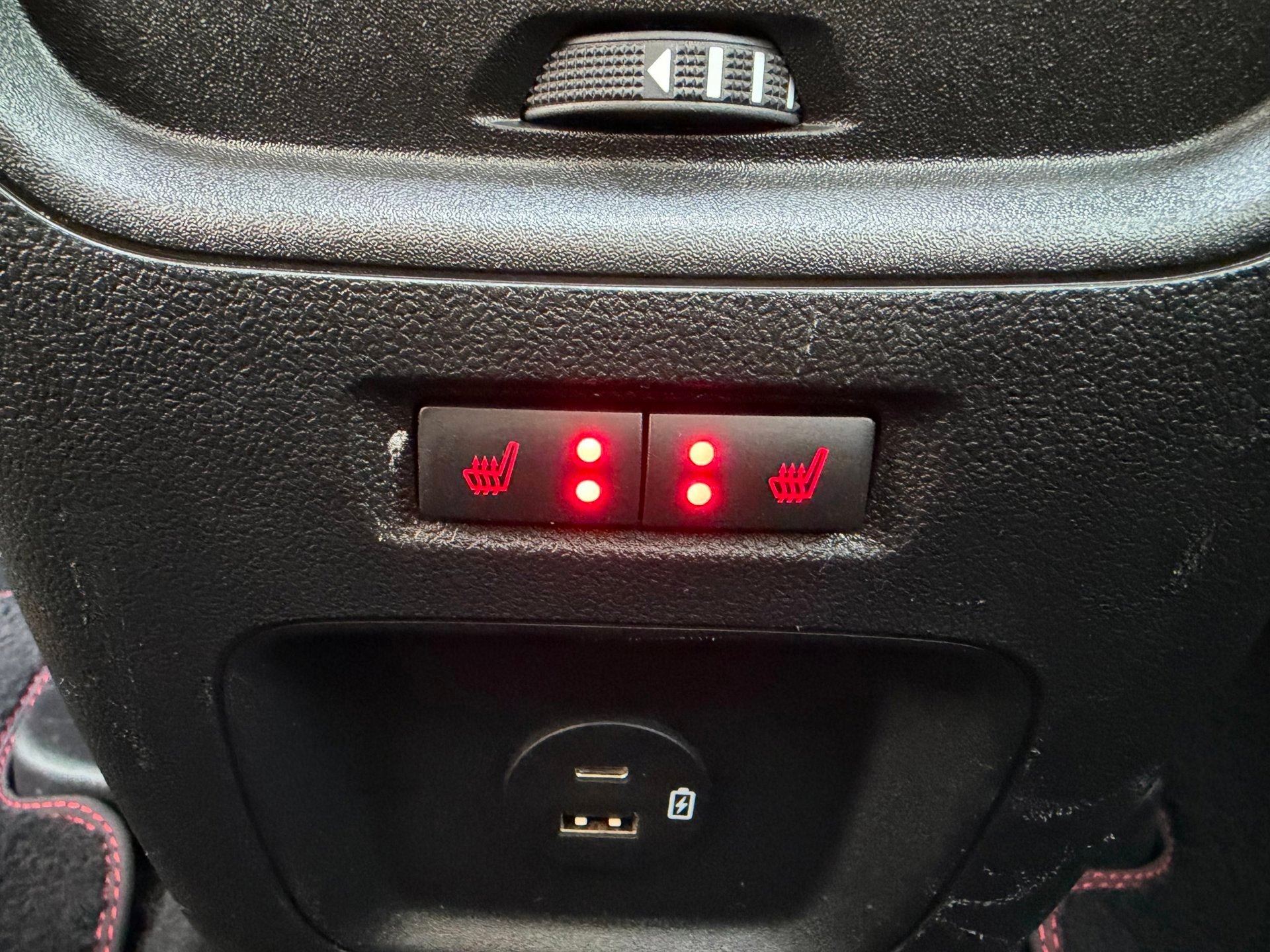 Foto 24 van Ford Kuga 2.5 PHEV ST-Line X PANO l TREKHAAK l ACC l 20''!