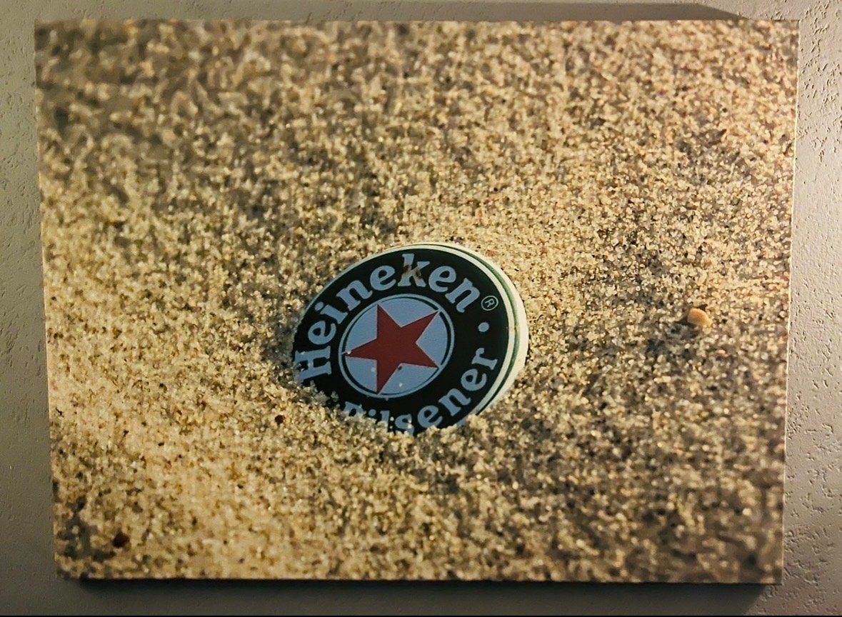 Canvasdoek met Heineken dopje op het strand, Oorspronkelijke maker, 125 cm of meer, Ophalen of Verzenden, 75 cm of meer