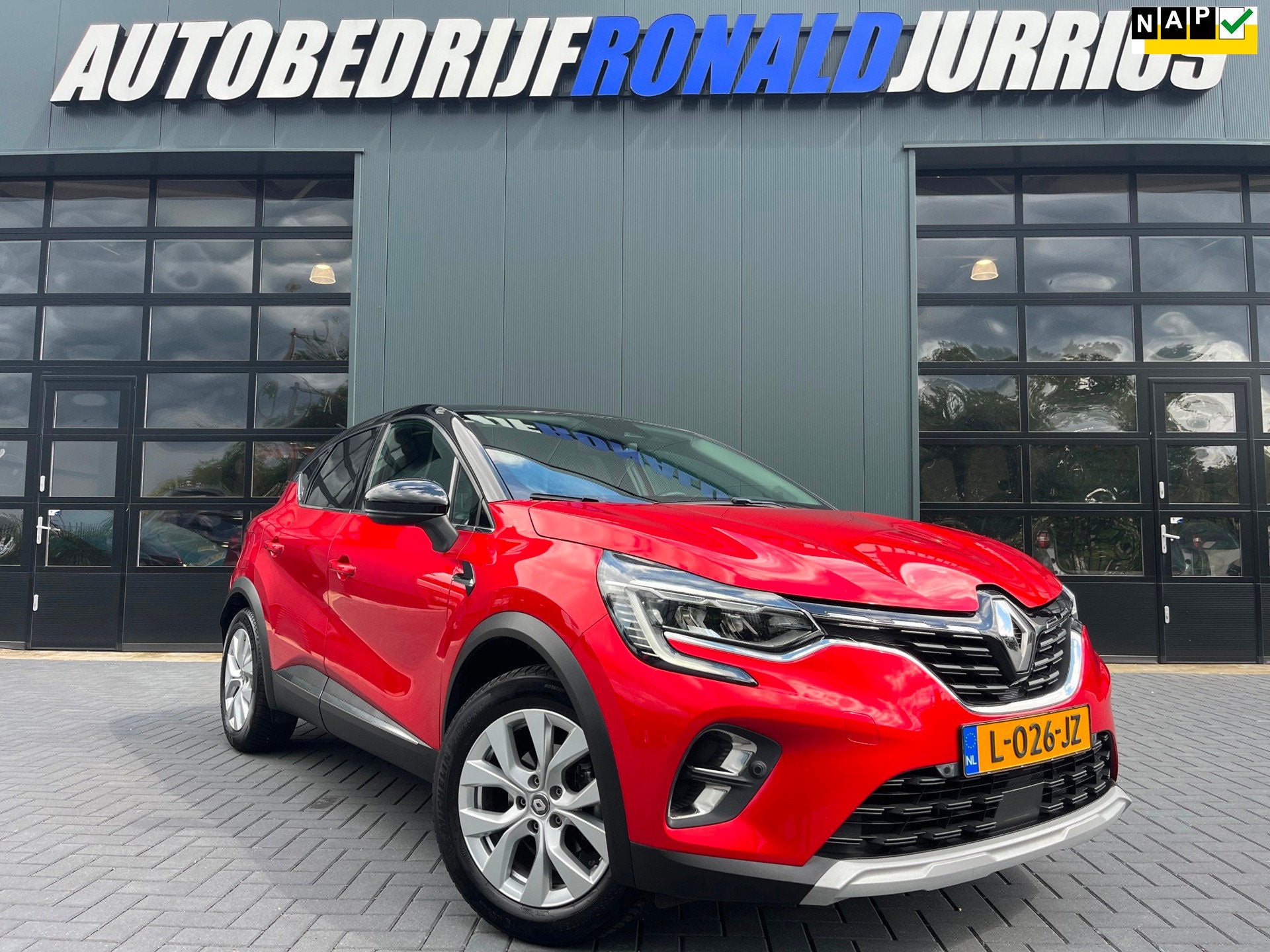 Renault Captur 1.0 TCe 100 Bi-Fuel Intens NLAuto/Camera/Navi, Auto's, Voorwielaandrijving, Dealer onderhouden, Gebruikt, Leder en Stof