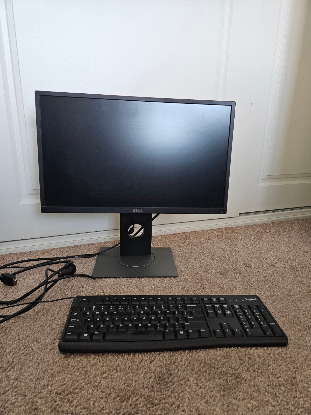 Dell Computerscherm met Logitech toetsenbord, Computers en Software, Monitoren, Ophalen, Zo goed als nieuw, Dell