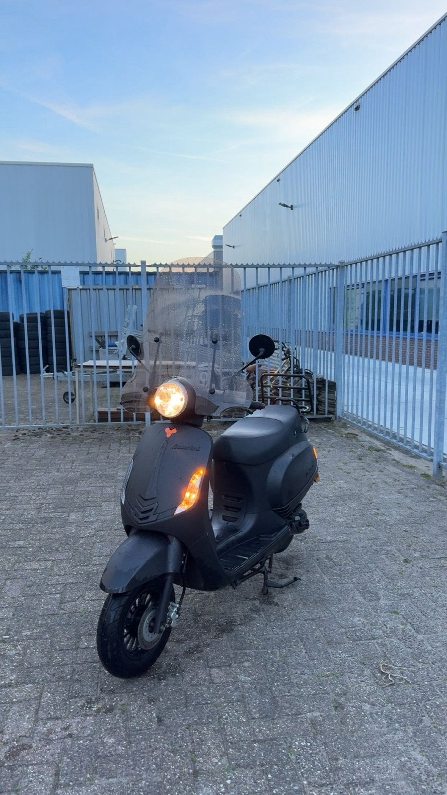 La Souris scooter 2019 met windscherm grijs 35km, Zo goed als nieuw, Benzine, Ophalen, Overige merken