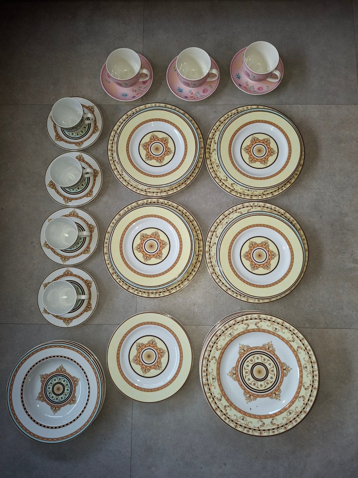 servies., Ophalen, Zo goed als nieuw