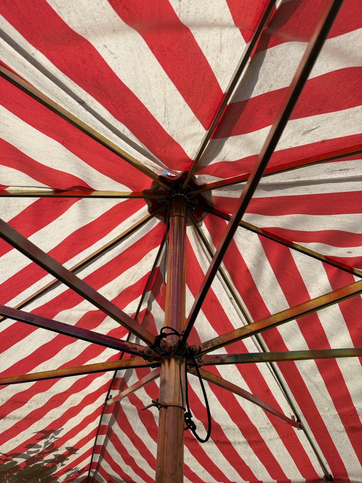 3 Stuks Grote gestreepte parasol (rood/wit) 3 bij 3 mtr, Tuin en Terras, Parasols, Ophalen, Gebruikt, 2 tot 3 meter, Stokparasol