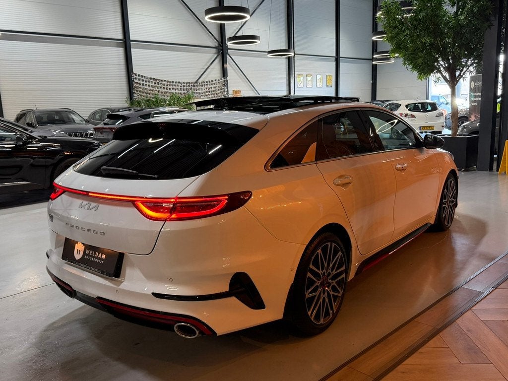 Kia ProCeed 1.6 T-GDi GT Facelift|Trekhaak|Pano|Camera|Memor, Auto's, 15 km/l, Gebruikt, Met garantie (alle), Wit