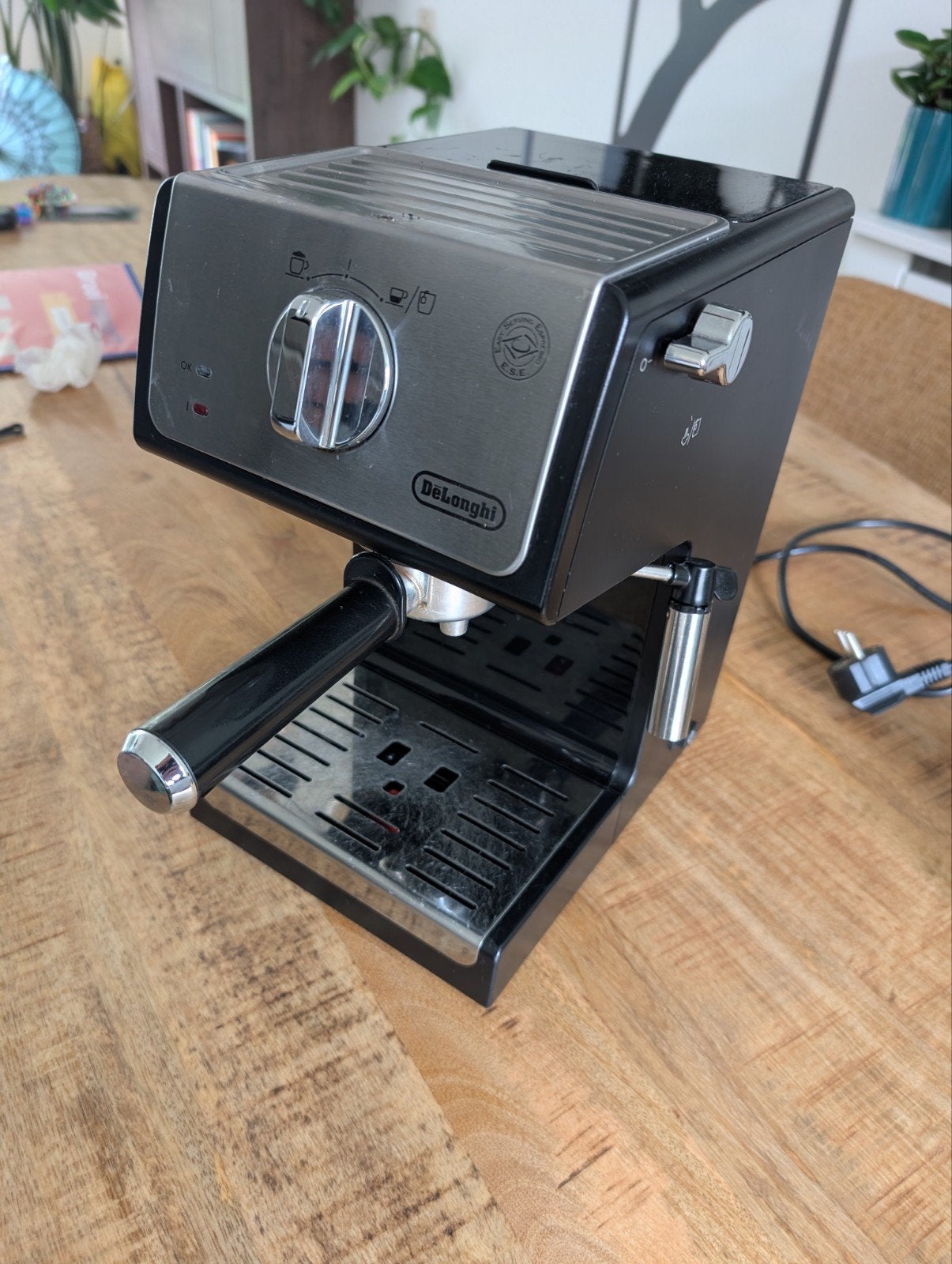 De'Longhi Espressomachine met melkopschuimer, Ophalen