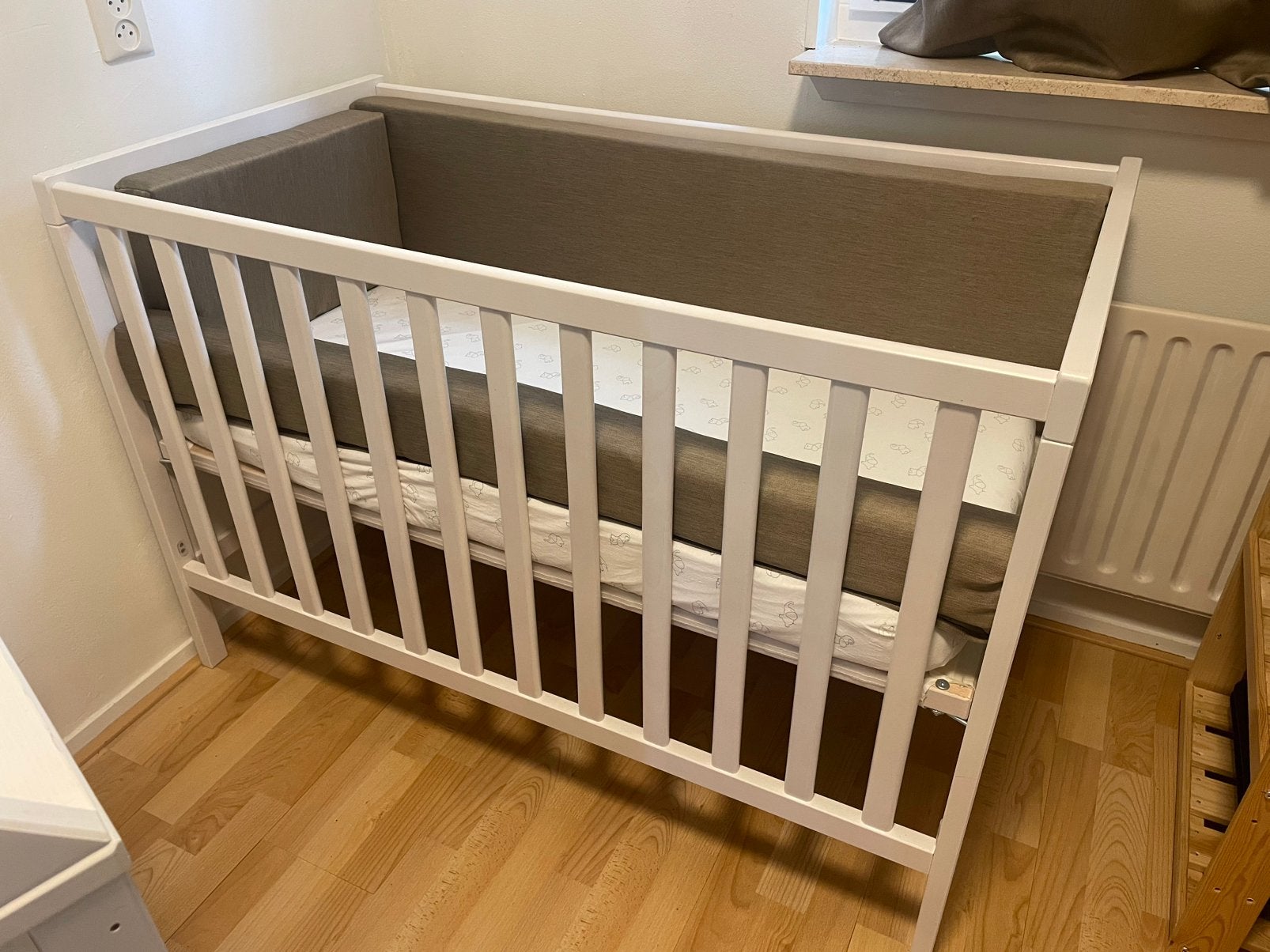 Baby bedje - Ikea Sundvik, Ophalen, Zo goed als nieuw, Jongetje of Meisje
