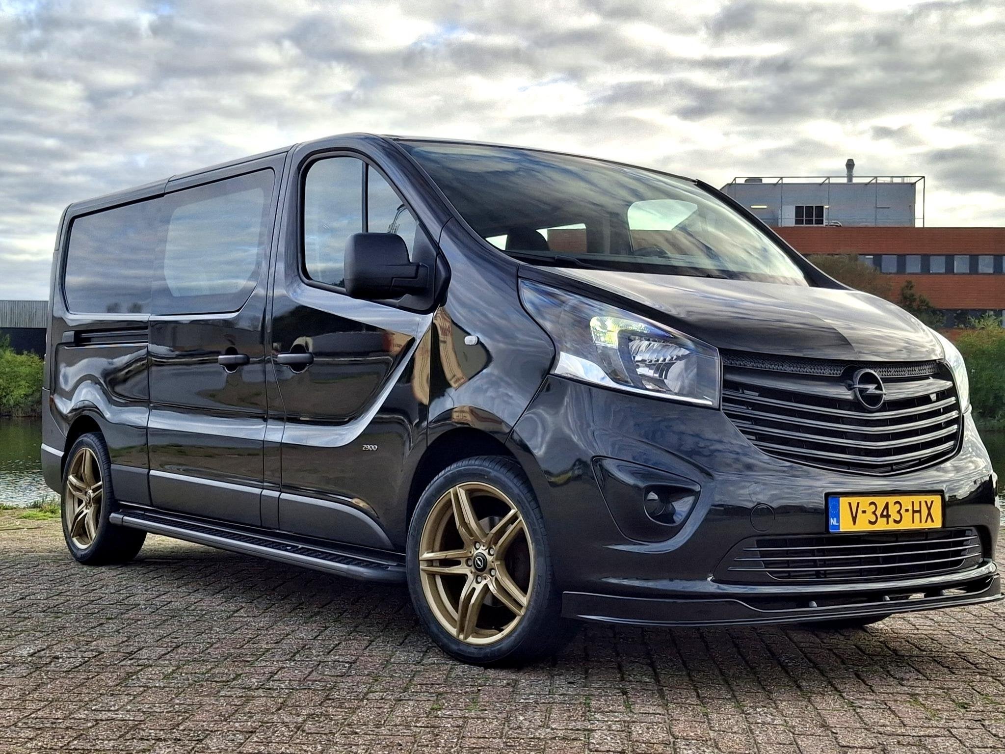 Opel Vivaro 1.6 CDTI L2H1 DC 125PK | LEDER | 5P | CAMERA | C, Auto's, Voorwielaandrijving, Gebruikt, Euro 6, 4 cilinders