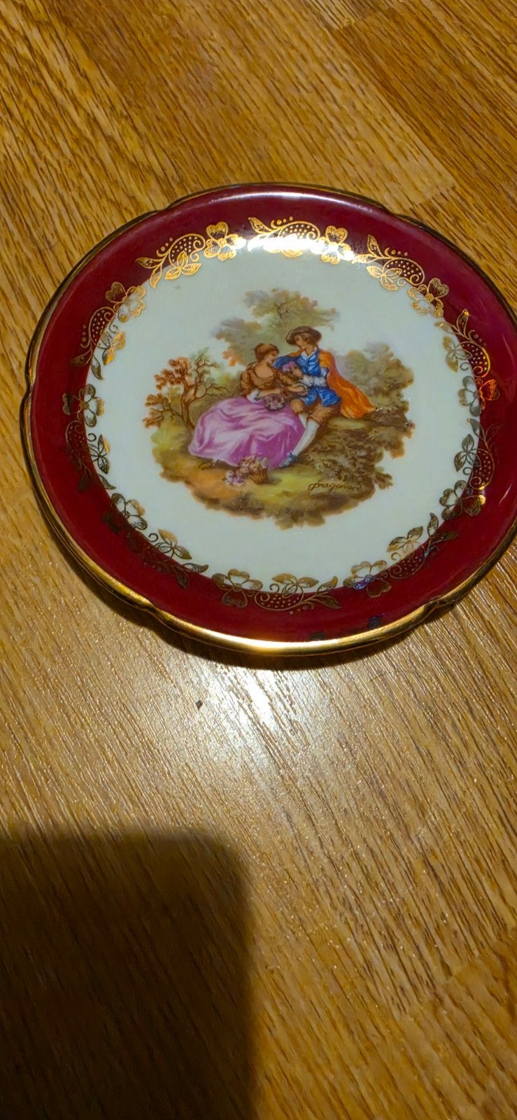 Limoges Porseleinen Sierbordje met Romantische Scène, Ophalen