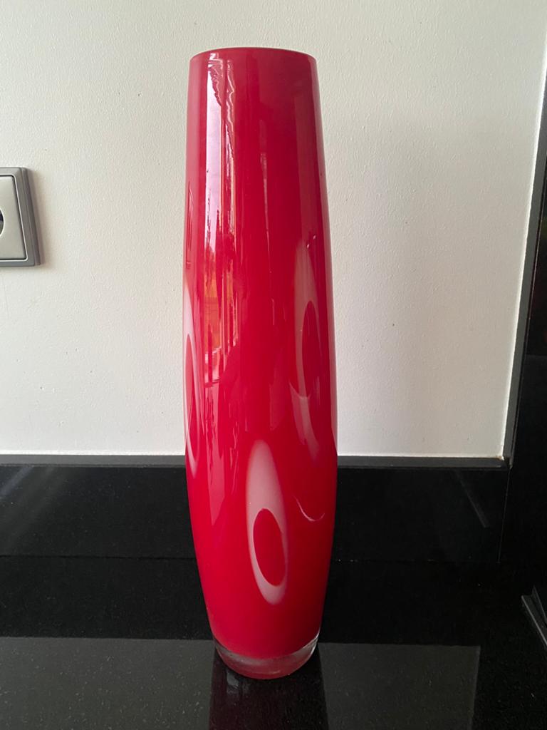 Mooie rood witgevlamde glazen vaas, 2 weken gebruikt., Ophalen, Minder dan 50 cm, Rood, Glas