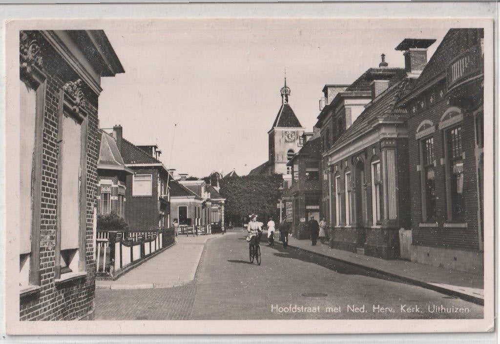Hoofdstraat met Ned. Herv. Kerk, Uithuizen, Verzenden, 1940 tot 1960, Ongelopen, Groningen