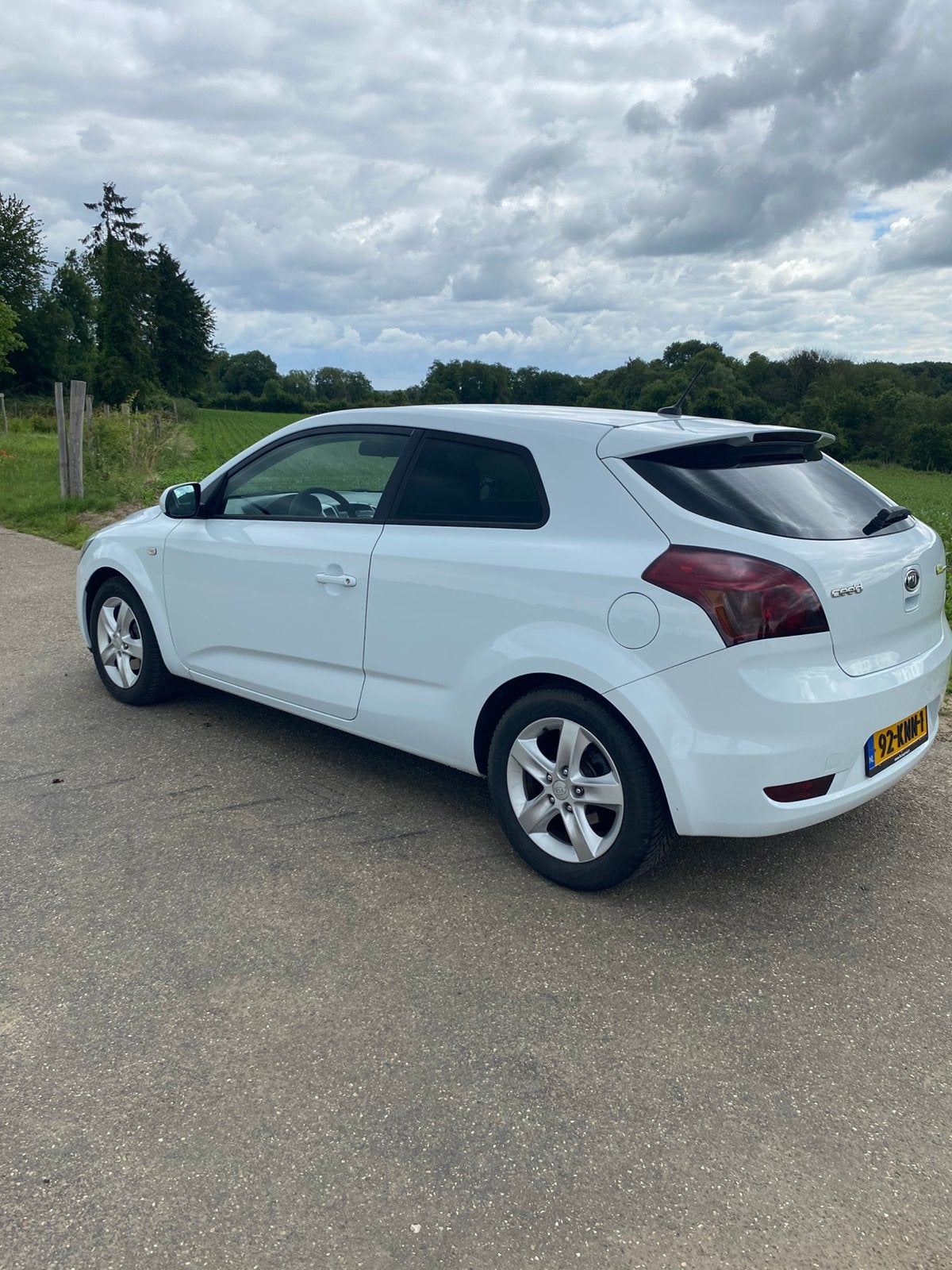 Kia (Pro) Cee d 1.4 Cvvt 2010 Wit, Auto's, Voorwielaandrijving, 4 cilinders, 1396 cc, Wit