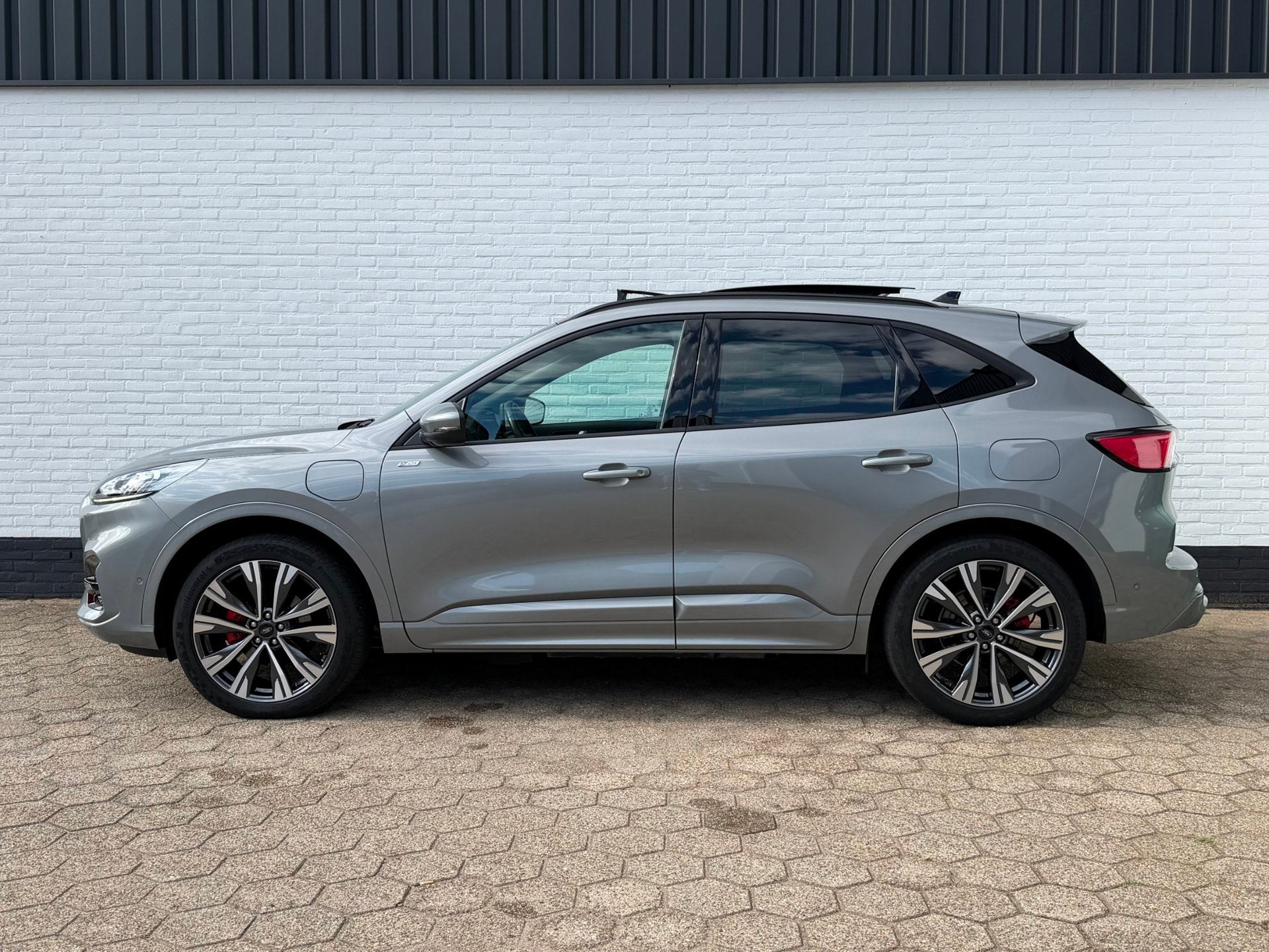 Foto 2 van Ford Kuga 2.5 PHEV ST-Line X PANO l TREKHAAK l ACC l 20''!