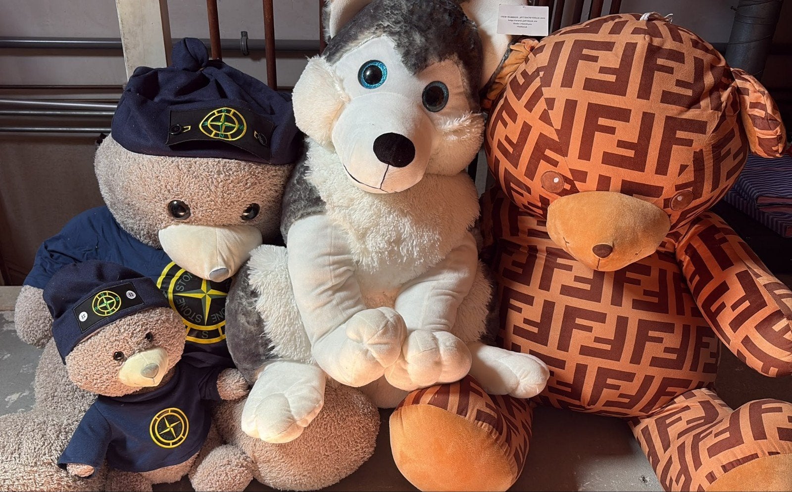 Grote knuffels: Husky, Fendi beer en Stone Island beren, Ophalen, Overige merken, Overige karakters, Grijs