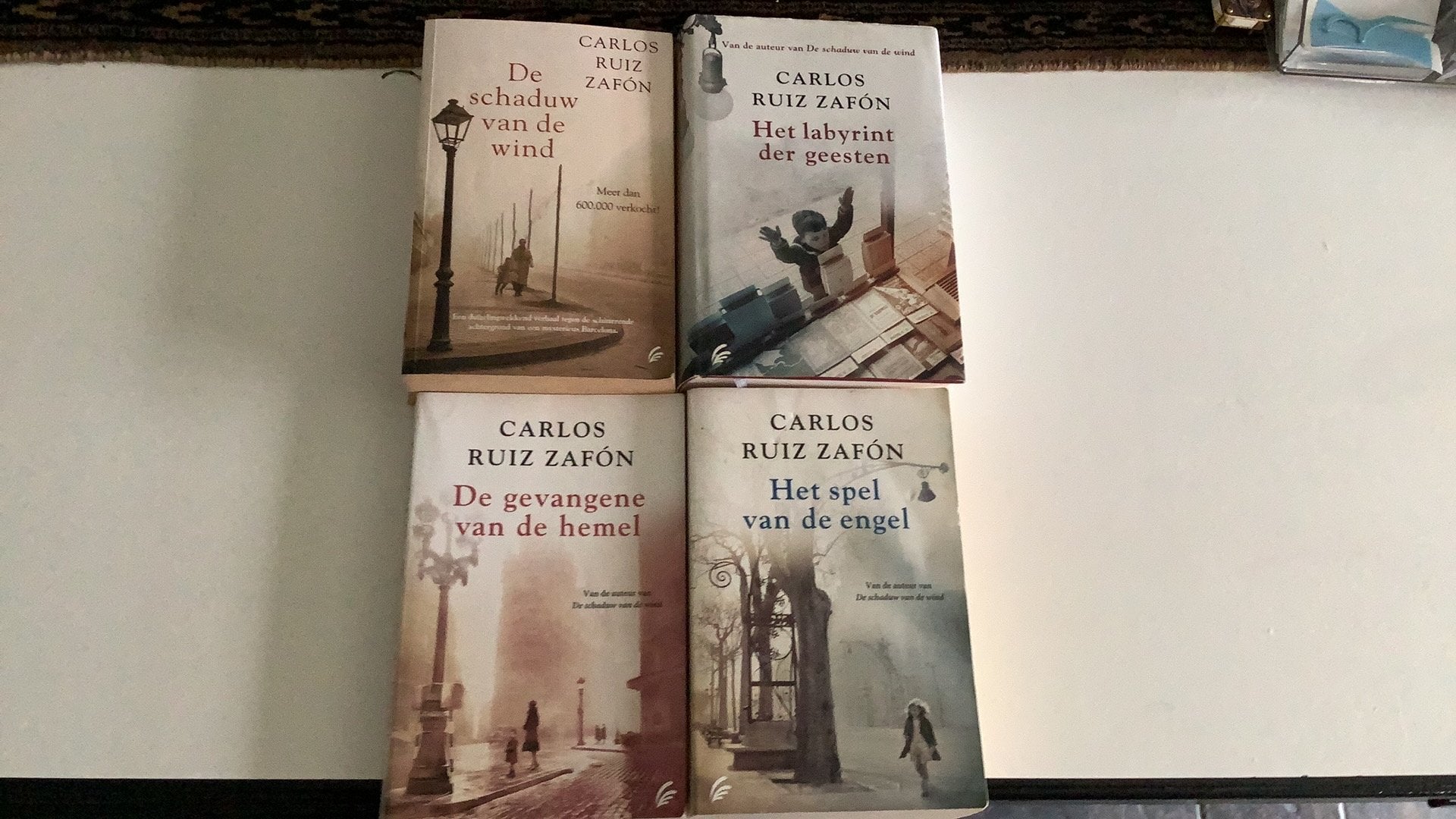 Carlos Ruiz Zafón - De schaduw van de wind , complete serie., Boeken, Gelezen, Europa overig, Ophalen of Verzenden, Carlos Ruiz Zafón