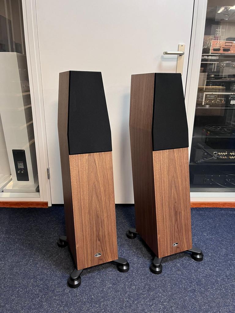 QLN Prestige Three Gen 2 – Nieuw – Walnoot – High End luidsp, Audio, Tv en Foto, Luidsprekers, ., Nieuw, ., 120 watt of meer