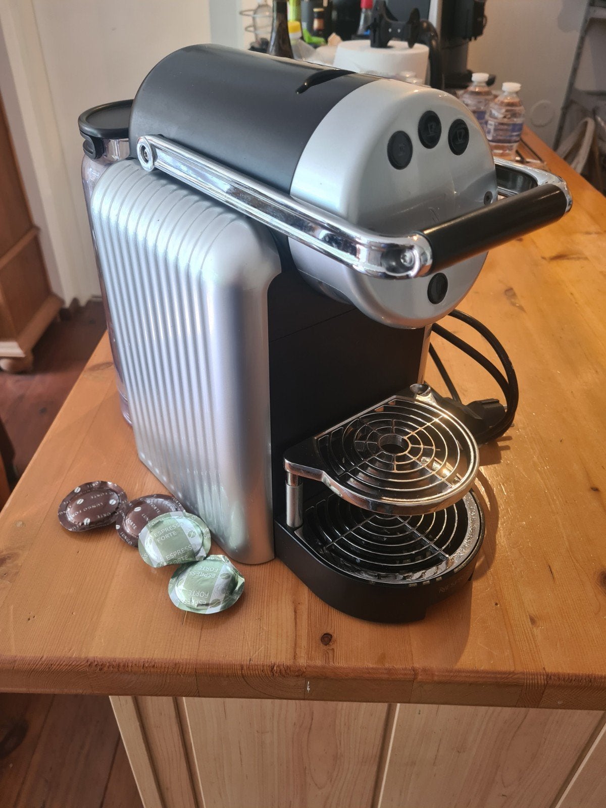 Nespresso Zenius koffiemachine, Ophalen, Koffiemachine, Zo goed als nieuw, 4 tot 10 kopjes