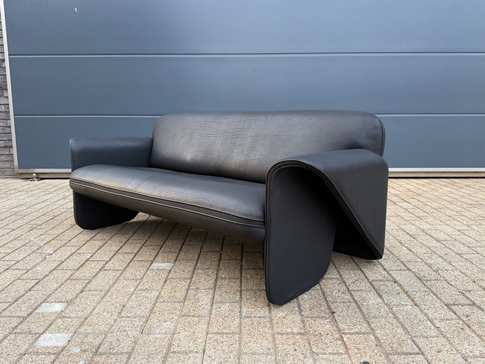De Sede Ds-125 3zit Zwart Buffel leder NECK 5mm ALS NIEUW!, Ophalen of Verzenden, Zo goed als nieuw, Minder dan 150 cm, Vitra knoll togo mah jong artifort leolux b&b italia cassina cor