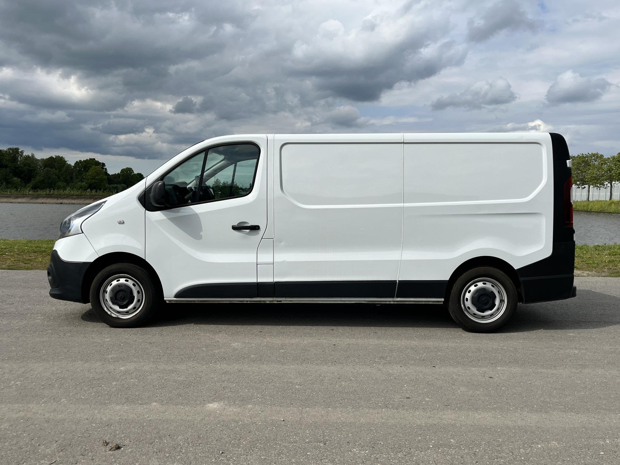 Renault Trafic 1.6 dCi T29 L2H1 Comfort Energy Rijklaar incl, Voorwielaandrijving, Gebruikt, Euro 6, 4 cilinders