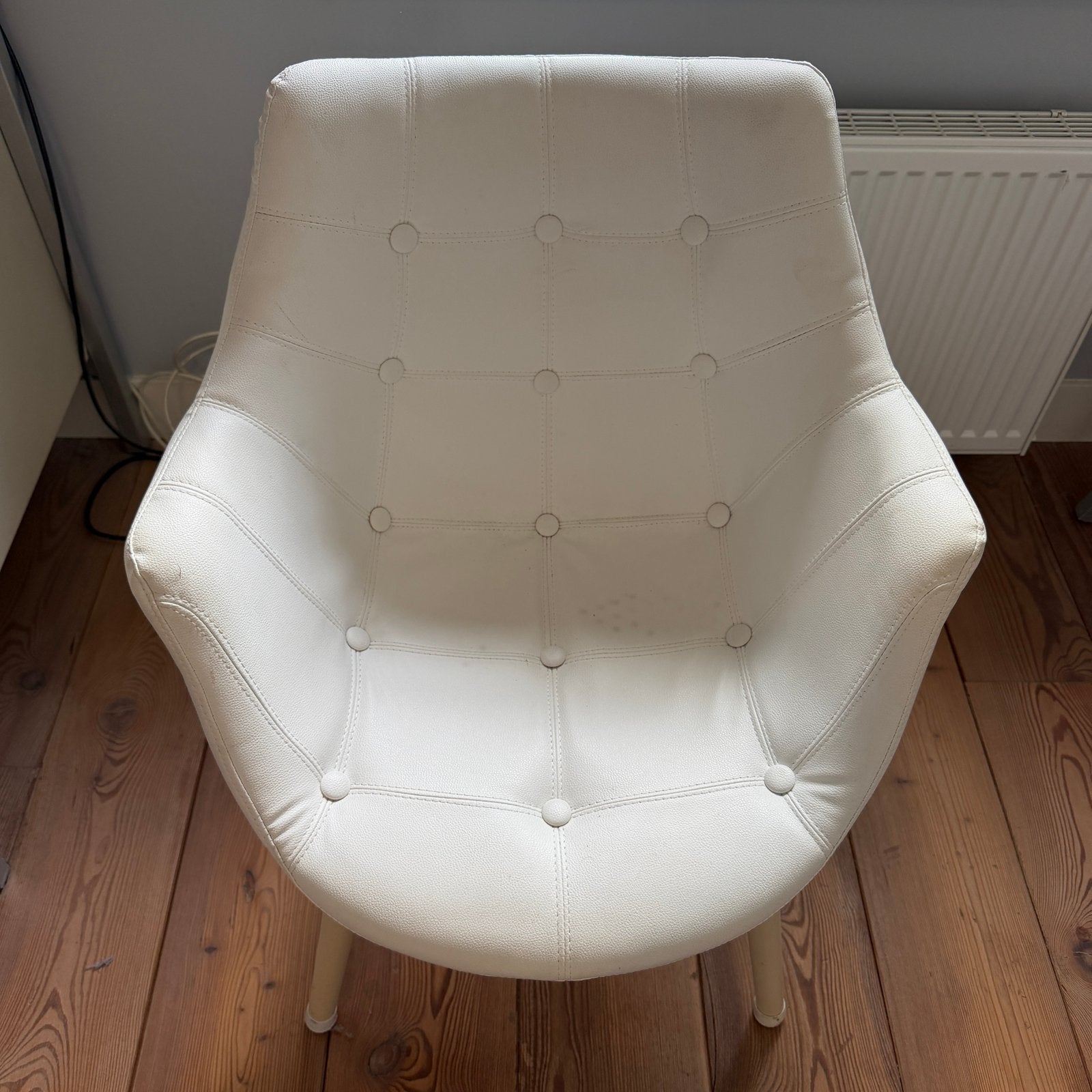 Witte Zuiver stoel met lichte gebruikssporen, Huis en Inrichting, Ophalen, Overige materialen, Gebruikt, Wit