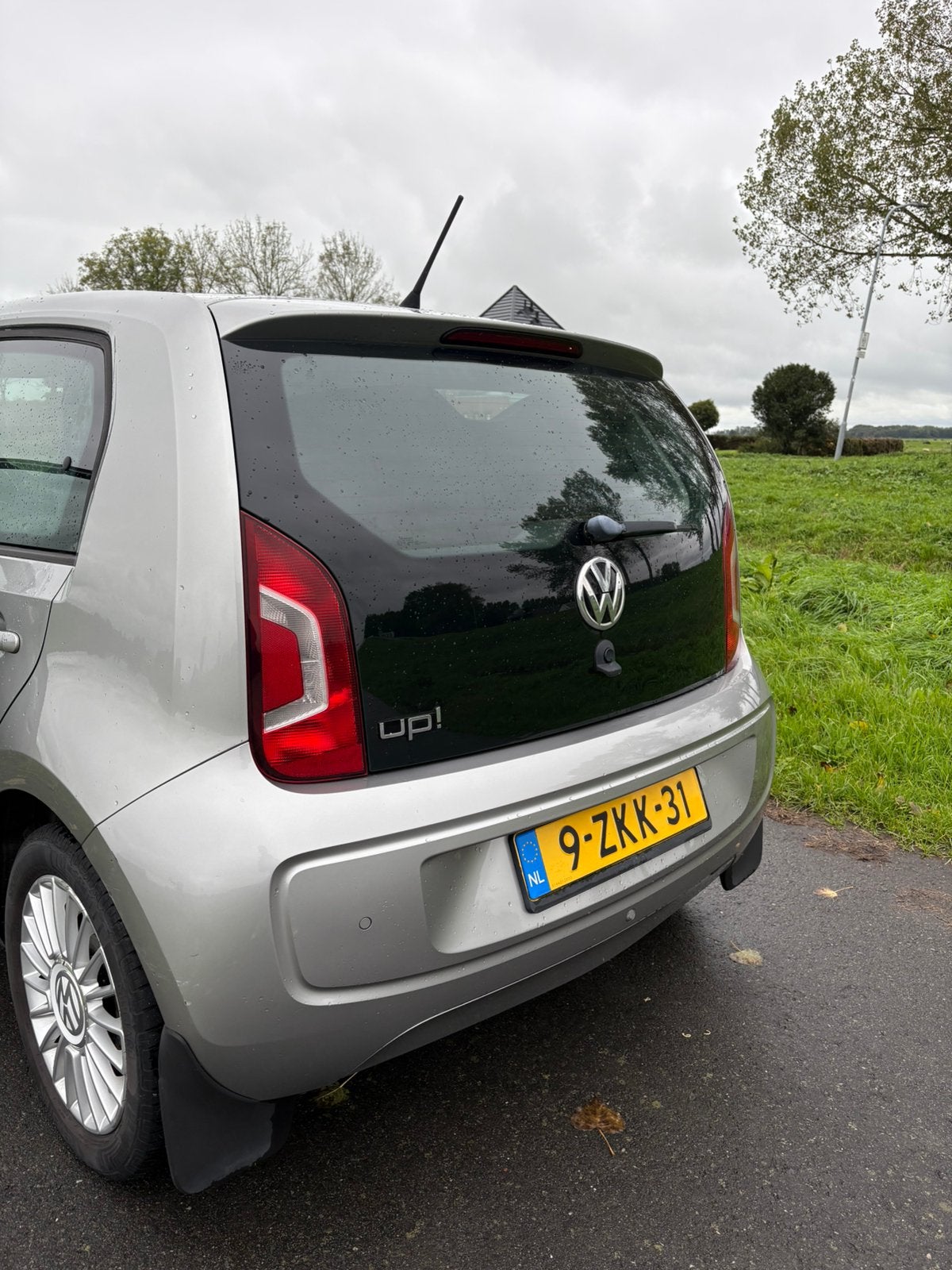 Mooie Volkswagen High UP • 5 Deurs • Cruise • Airco • NL NAP, Auto's, 840 kg, 4 stoelen, Origineel Nederlands, 24 km/l