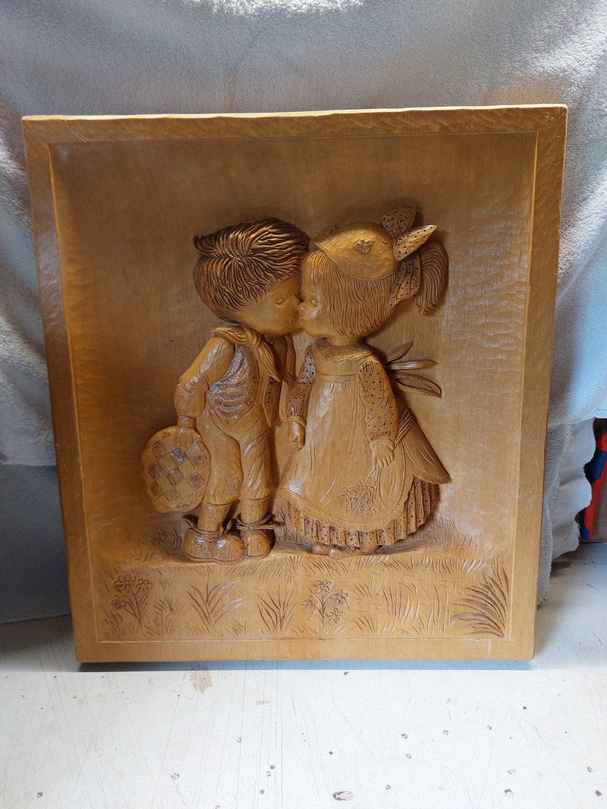 Kussende kinderen, Ophalen of Verzenden, Handgemaakt, 20 - 50 cm, Hout