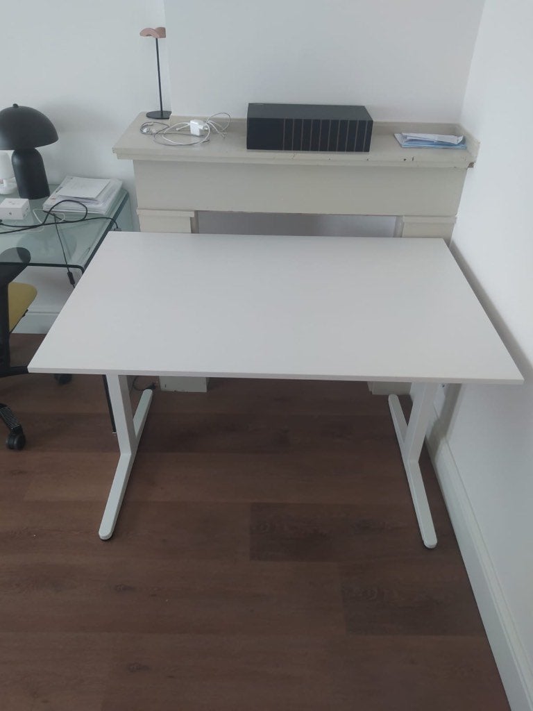Mooi ruim Ahrend bureau 120x80, Ophalen, 120 cm, In hoogte verstelbaar, Zo goed als nieuw