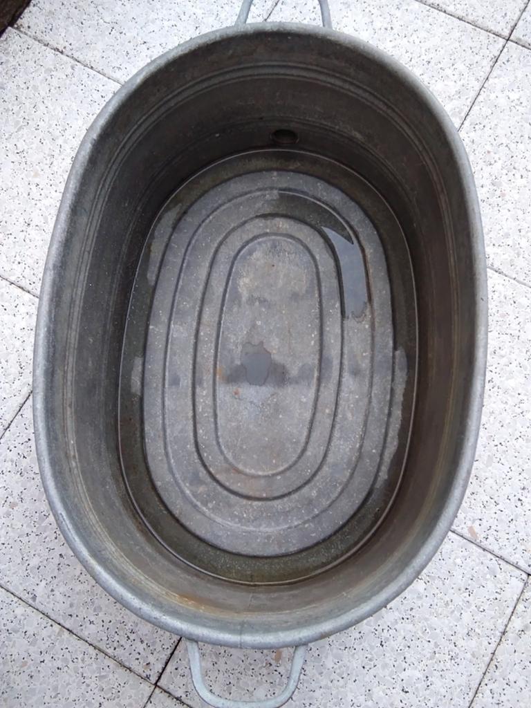 Prachtige zinken teil in uitstekende staat. Waterdicht!!!, Tuin en Terras, Ophalen, Minder dan 30 cm, Zo goed als nieuw, Balkon
