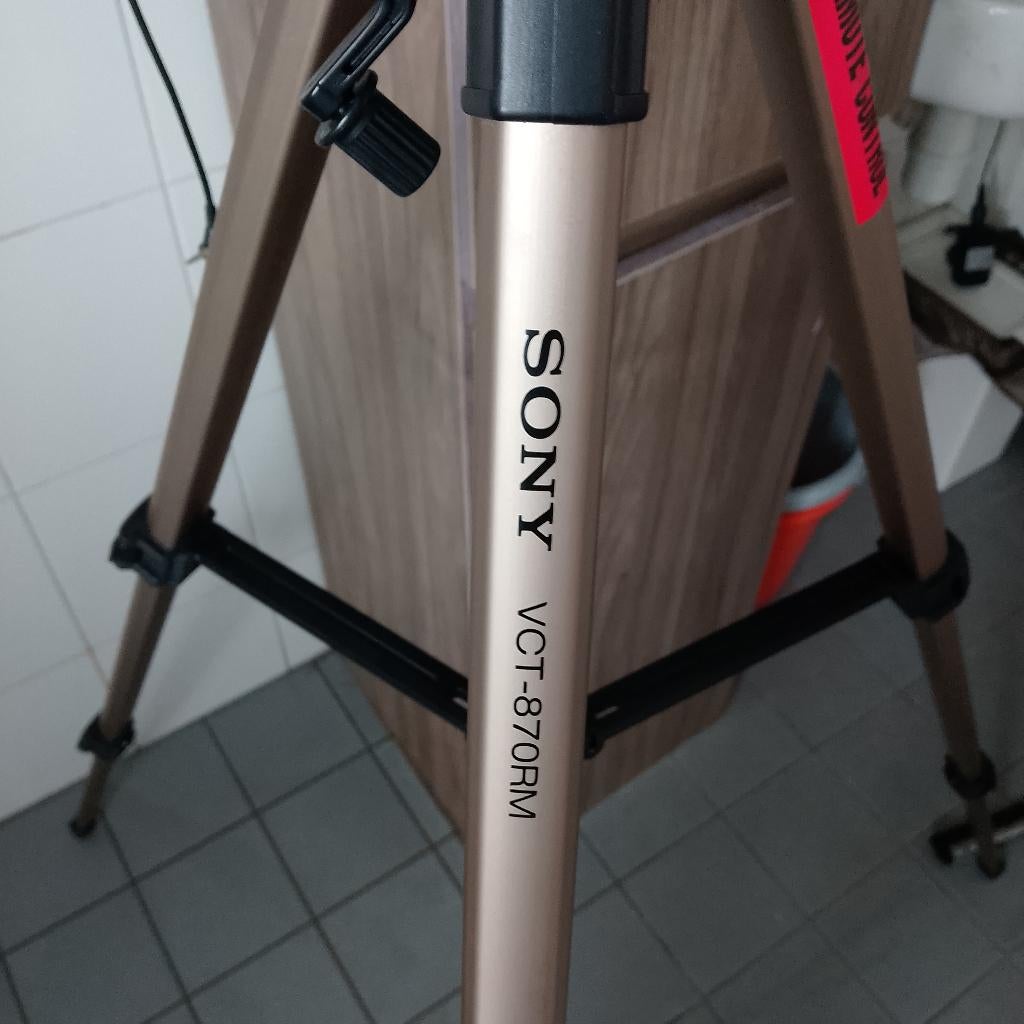 Complete Sony VCT-870RM Video Tripod + Remote & Tas, Audio, Tv en Foto, Fotografie | Statieven en Balhoofden, Zo goed als nieuw