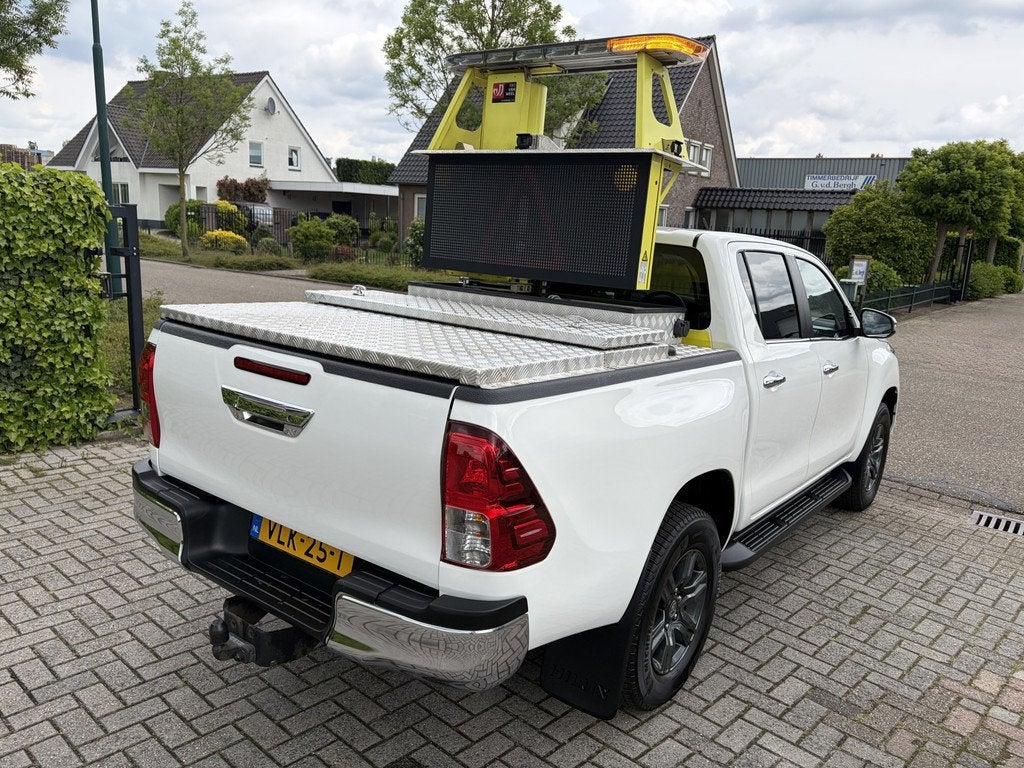Toyota Hilux 2.4 D-4D 150PK E6 Aut. 4WD Double Cab Professio, Auto's, Automaat, Stof, 4 cilinders, 150 pk