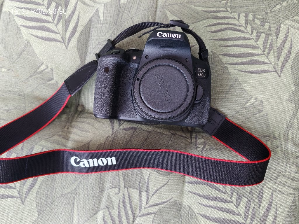 Canon EOS 750D spiegelreflexcamera met draagriem, Audio, Tv en Foto, Fotocamera's Digitaal, Gebruikt, Spiegelreflex, Canon, Kantelbaar/draaibaar scherm