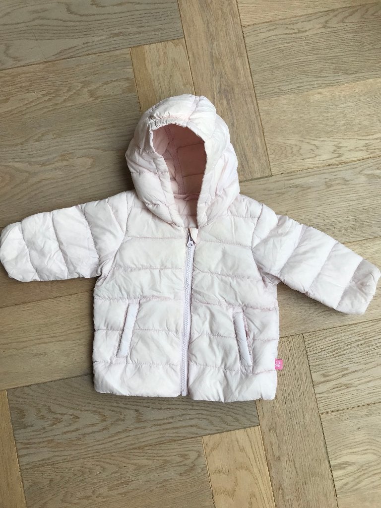 Leuk lichtroze (tussen)jasje van benetton maat 62, Gebruikt, United Colors of Benetton, Meisje, Ophalen of Verzenden