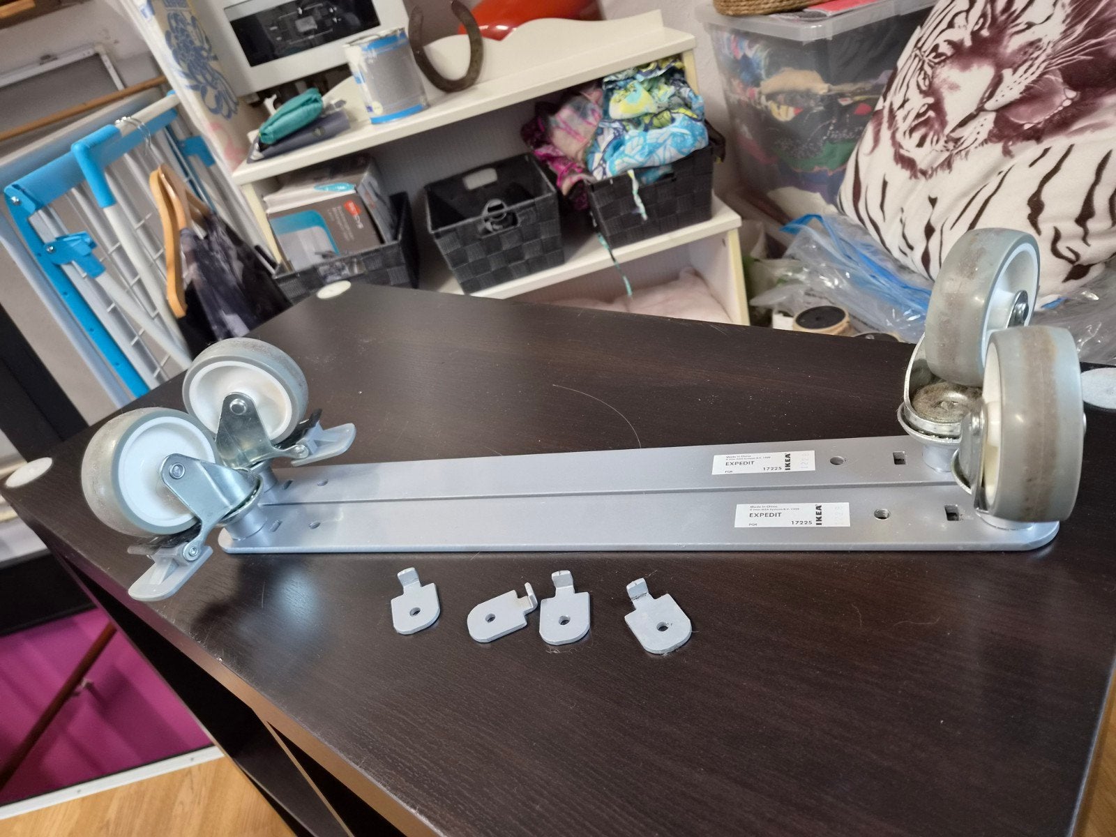 IKEA Expedit / Kallax wielen met bevestiging, Huis en Inrichting, Ophalen, Zo goed als nieuw