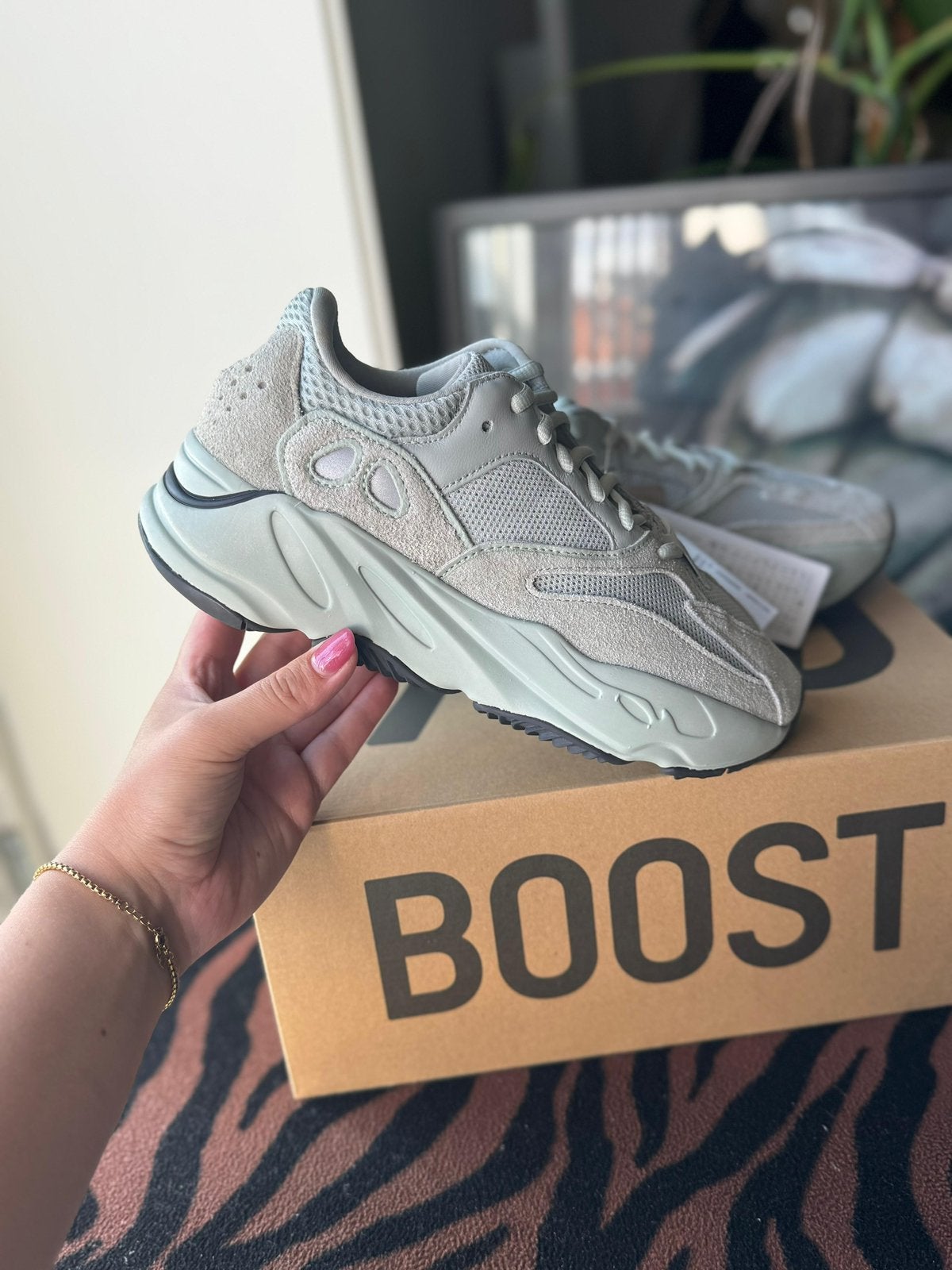 Yeezy 700, Nieuw, Ophalen of Verzenden, Sneakers of Gympen, Grijs