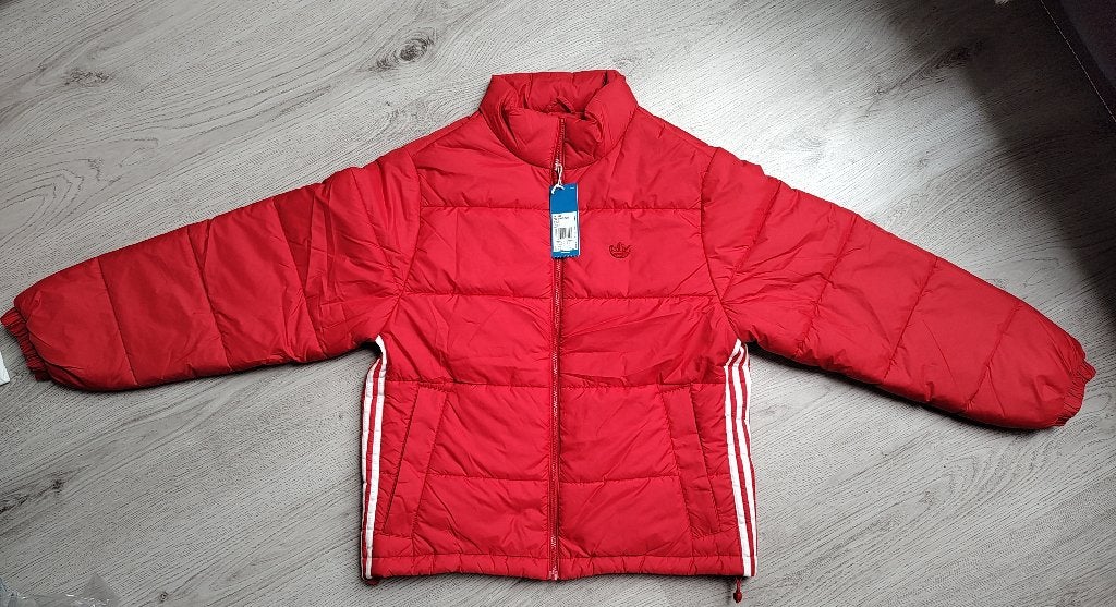 ADIDAS PADDED STAND-UP COLLAR PUFFER JACK NIEUW❗, Nieuw, Ophalen of Verzenden, Adidas, Rood