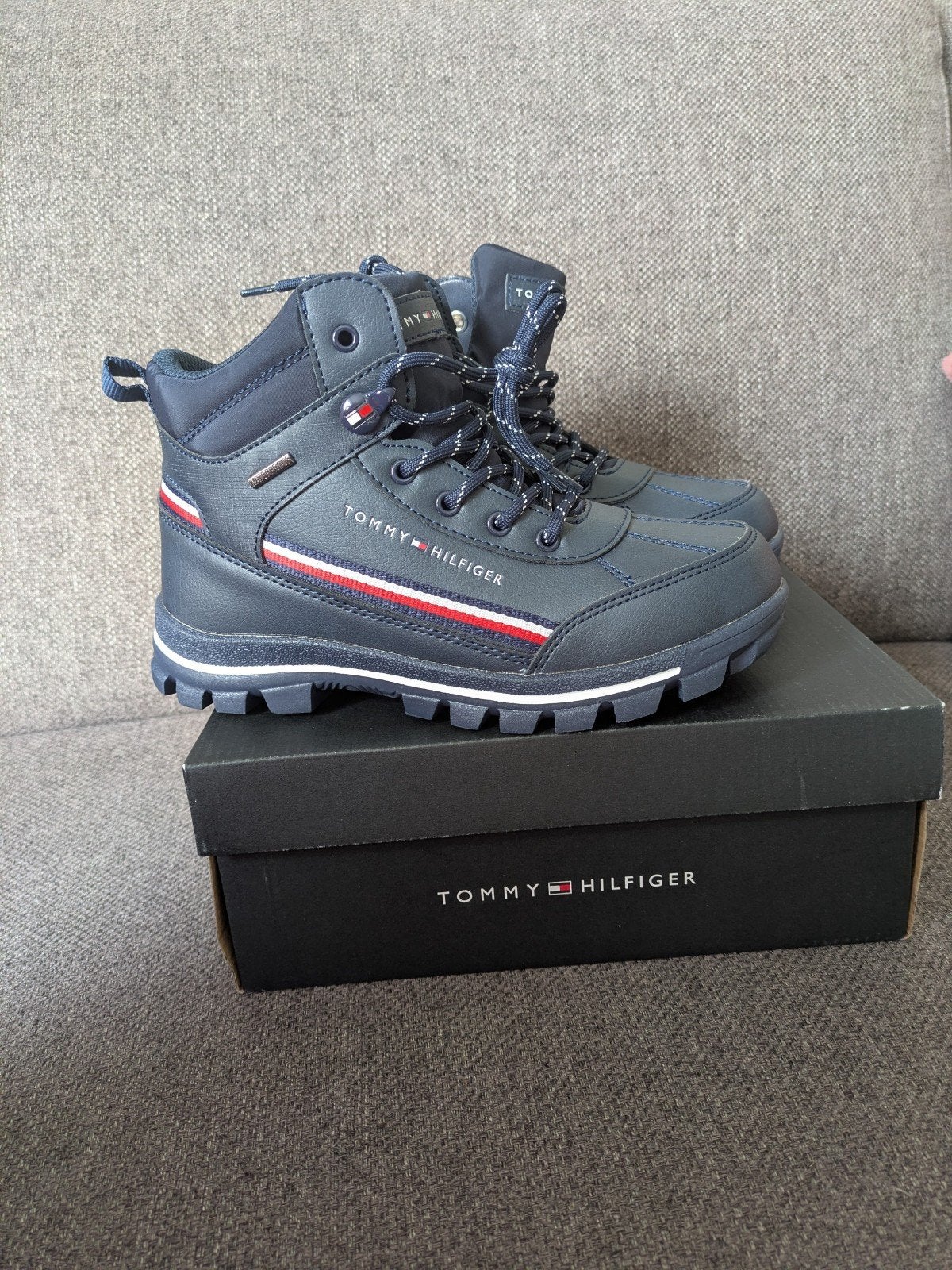 Tommy Hilfiger waterdichte schoenen maat 35, Jongen of Meisje, Nieuw, Ophalen of Verzenden, Laarzen