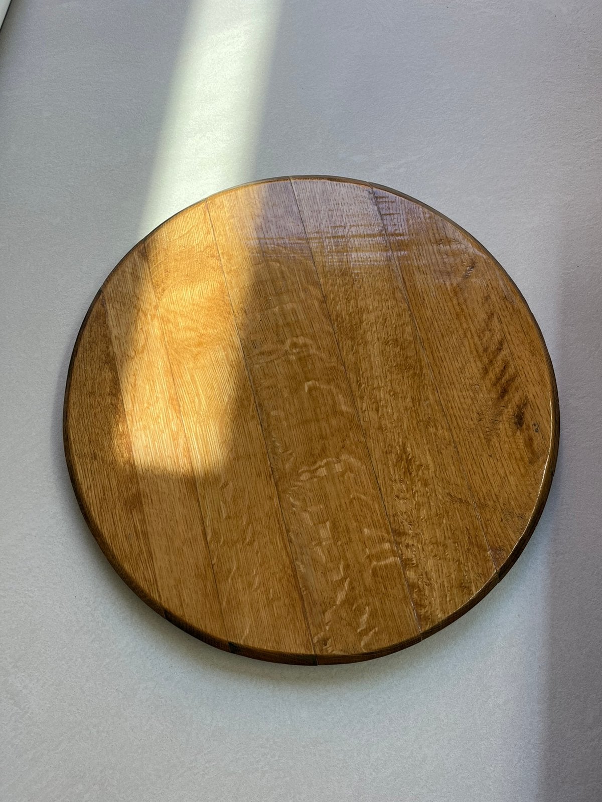 Oud eikenhouten wijnvatdeksel – gelakt – Ø ca. 55 cm, Doe-het-zelf en Verbouw, Hout en Planken, Ophalen of Verzenden