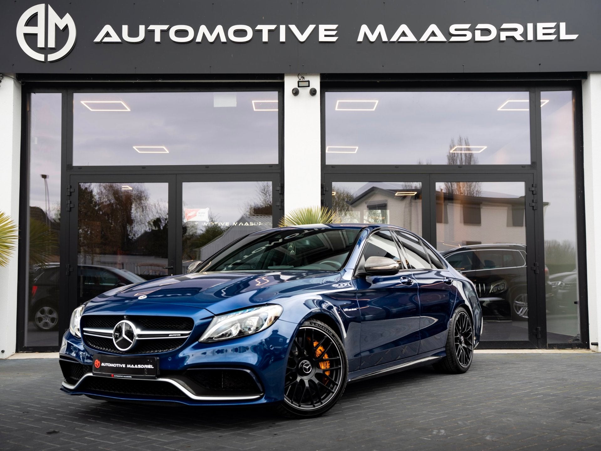 Mercedes-Benz C-klasse AMG 63 Edition 1|KERAMISCH|KUIPSTOELE, Auto's, Dealer onderhouden, Achterwielaandrijving, Gebruikt, Blauw