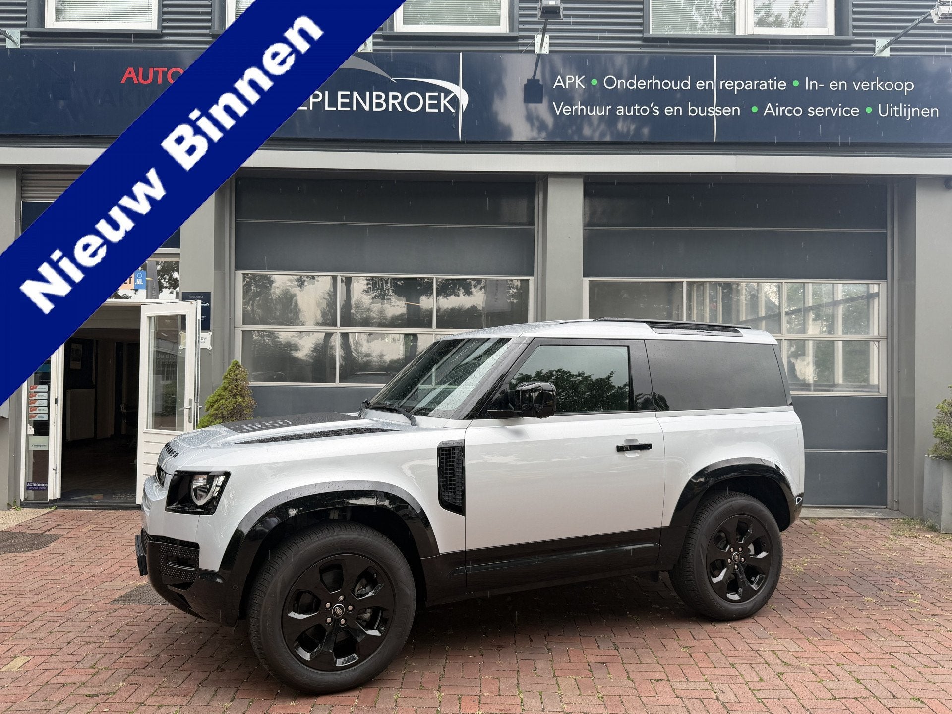 Land Rover Defender 3.0 D200 90 MHEV S Grijskenteken uit 202, Auto's, Automaat, Dealer onderhouden, Stof, 2996 cc