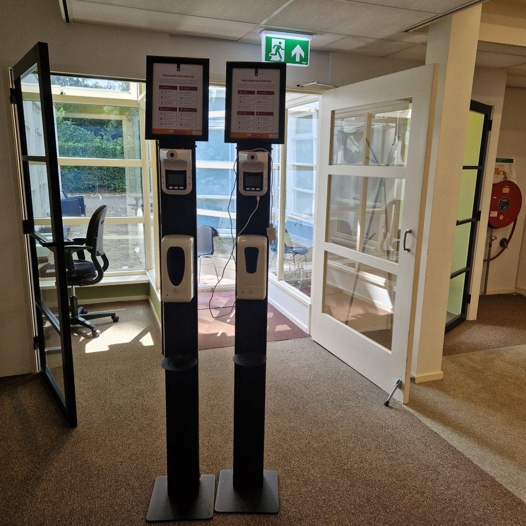 Corona zuilen met thermometer en desinfectiepompje, Ophalen, Kunststof, Infraroodthermometer, Digitaal display